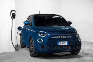 Fiat 500 la Prima 2020 года 